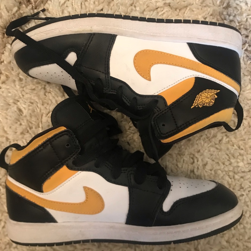 Nike Air Jordan’s 1 Mid